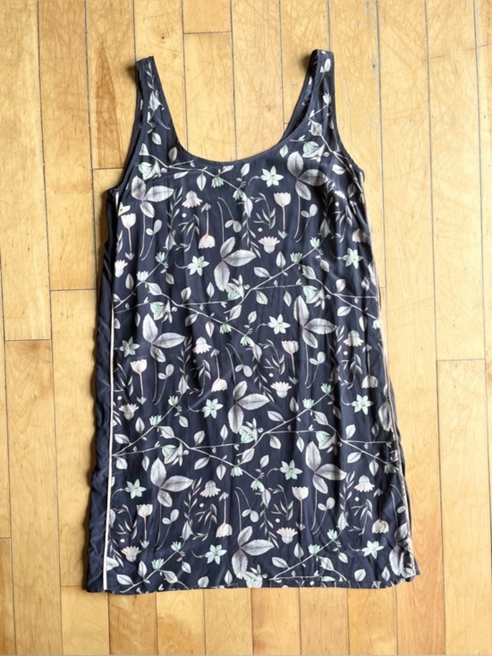 Club Monaco Lightweight Grey Floral Sleeveless Blouse Dress/Tunic – Size 10